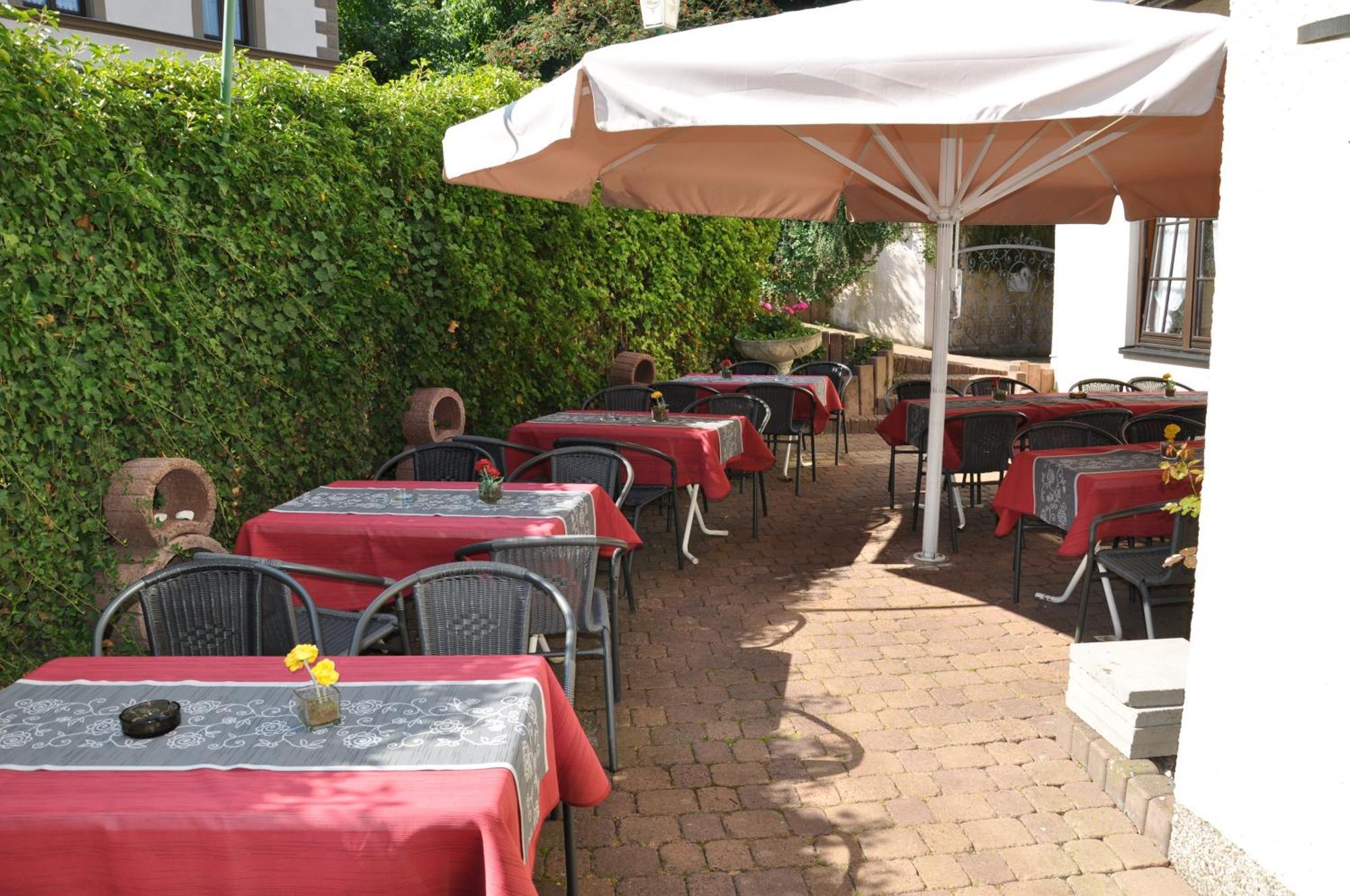 Hotel Restaurant Zum Schwan Mettlach Exteriör bild