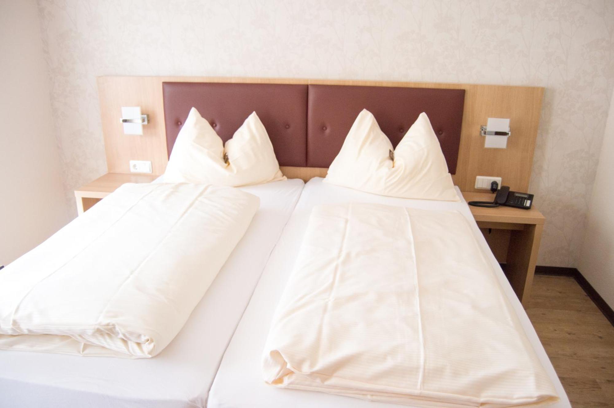 Hotel Restaurant Zum Schwan Mettlach Rum bild